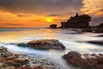 Best Bali Travel Company to go around Bali to visit Twins Temple of Tanah Lot and Uluwatu Temple with Beautifull Sunset